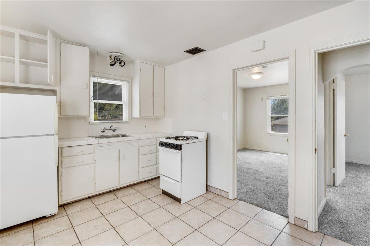 Detail Gallery Image 27 of 32 For 412- 412.5 Broadway, Santa Cruz,  CA 95060 - – Beds | – Baths