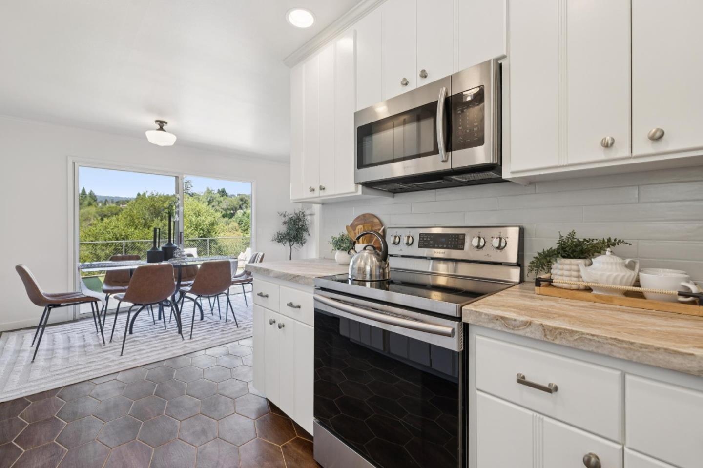 Detail Gallery Image 12 of 42 For 3902 Bret Harte Dr, Redwood City,  CA 94061 - 3 Beds | 2 Baths