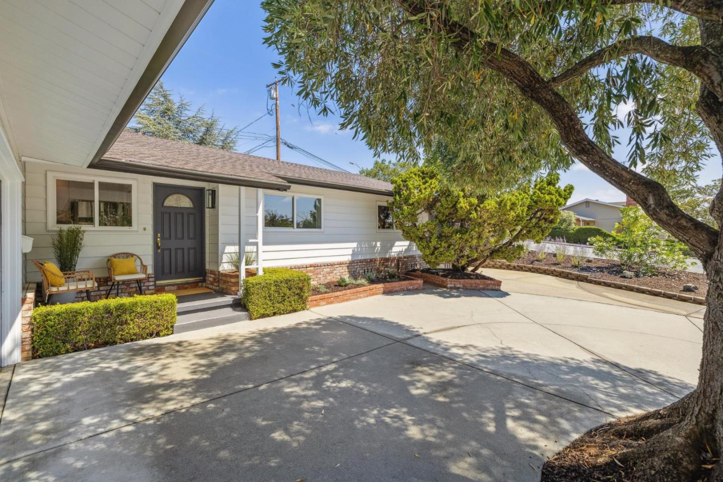 Detail Gallery Image 5 of 42 For 3902 Bret Harte Dr, Redwood City,  CA 94061 - 3 Beds | 2 Baths