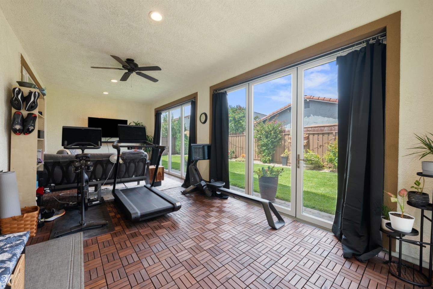 Detail Gallery Image 14 of 59 For 270 Vista View Ln, Hollister,  CA 95023 - 4 Beds | 3 Baths