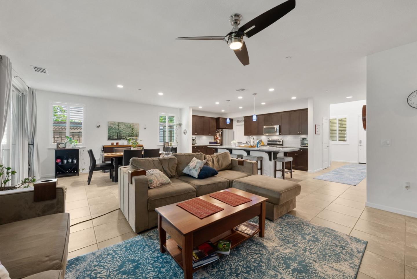 Detail Gallery Image 4 of 59 For 270 Vista View Ln, Hollister,  CA 95023 - 4 Beds | 3 Baths