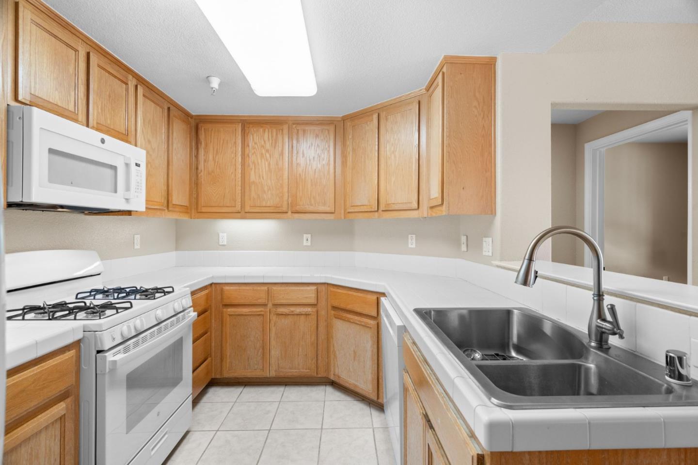 Detail Gallery Image 14 of 43 For 505 Tower Hill Ave #611,  San Jose,  CA 95136 - 3 Beds | 3 Baths
