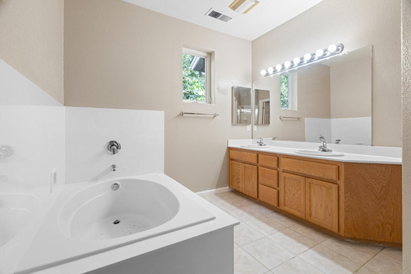 Detail Gallery Image 30 of 43 For 505 Tower Hill Ave #611,  San Jose,  CA 95136 - 3 Beds | 3 Baths