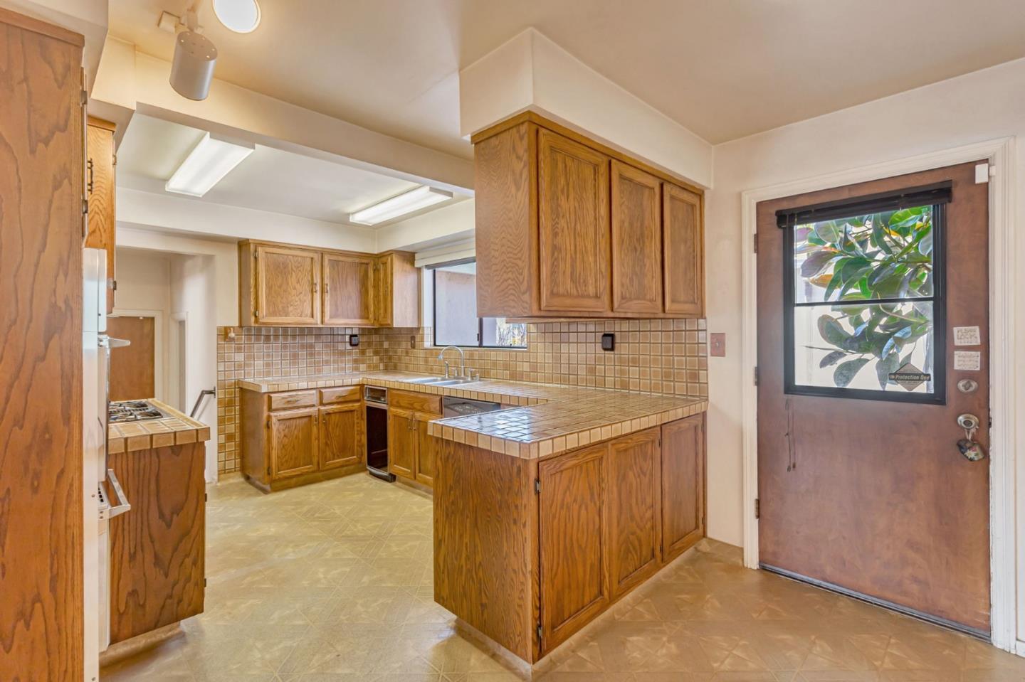 Detail Gallery Image 10 of 46 For 2643 Garfield St, San Mateo,  CA 94403 - – Beds | – Baths