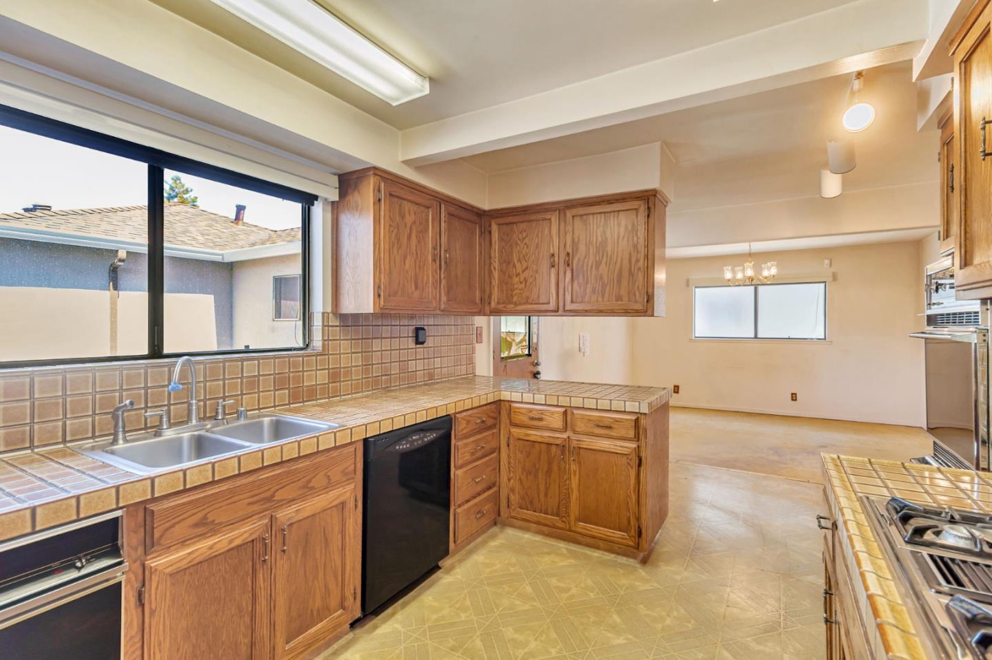 Detail Gallery Image 9 of 46 For 2643 Garfield St, San Mateo,  CA 94403 - – Beds | – Baths