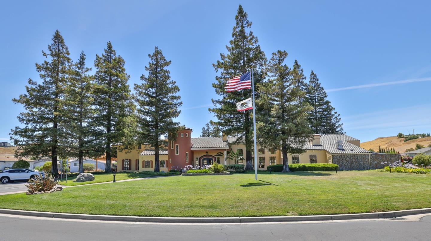 Detail Gallery Image 2 of 40 For 412 Chateau La Salle Dr #412,  San Jose,  CA 95111 - 2 Beds | 2 Baths