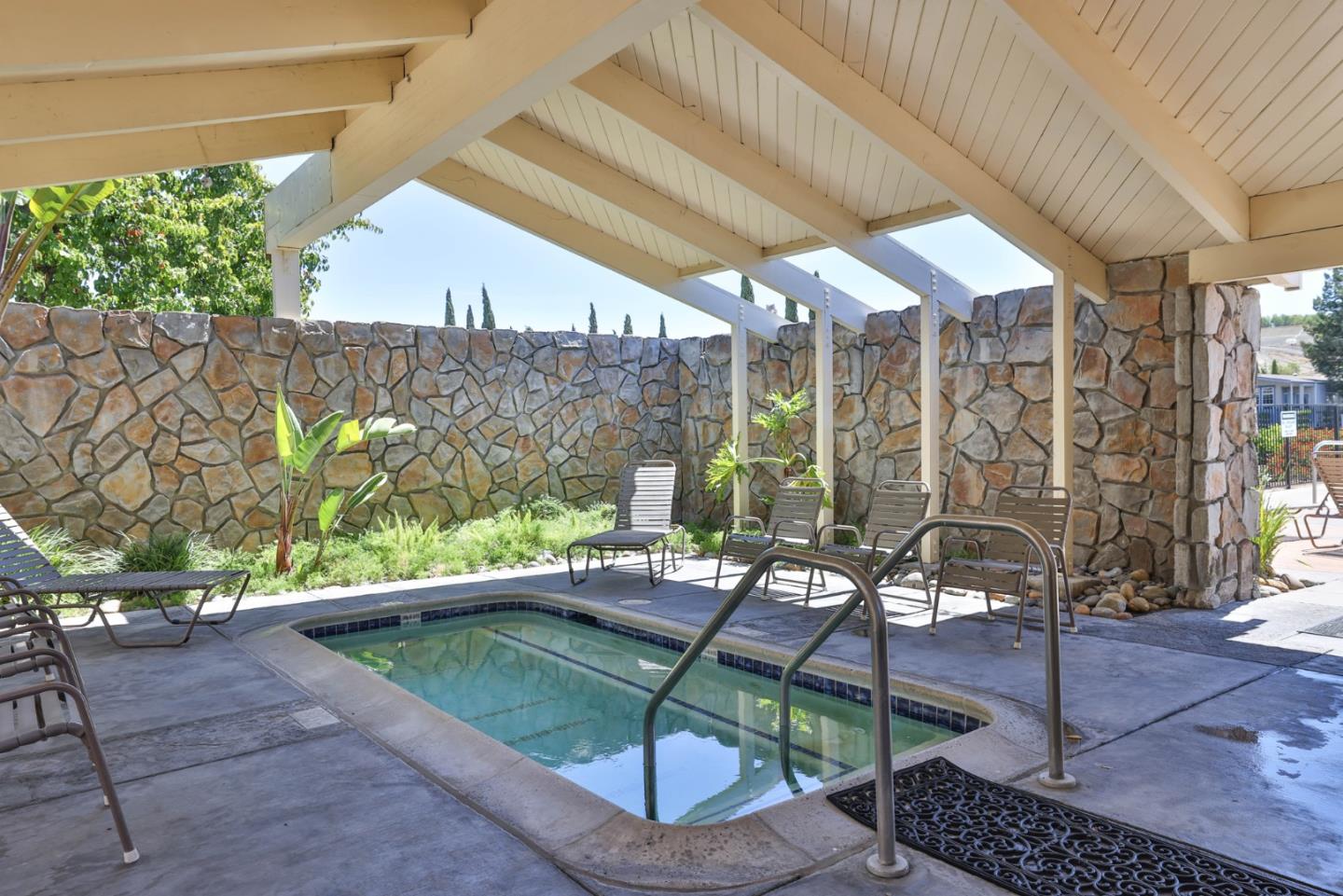 Detail Gallery Image 34 of 40 For 412 Chateau La Salle Dr #412,  San Jose,  CA 95111 - 2 Beds | 2 Baths