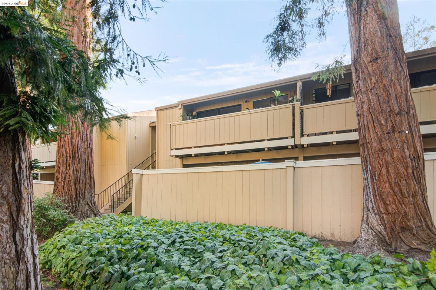 Detail Gallery Image 3 of 19 For 986 Kiely Blvd #D,  Santa Clara,  CA 95051 - 2 Beds | 1 Baths