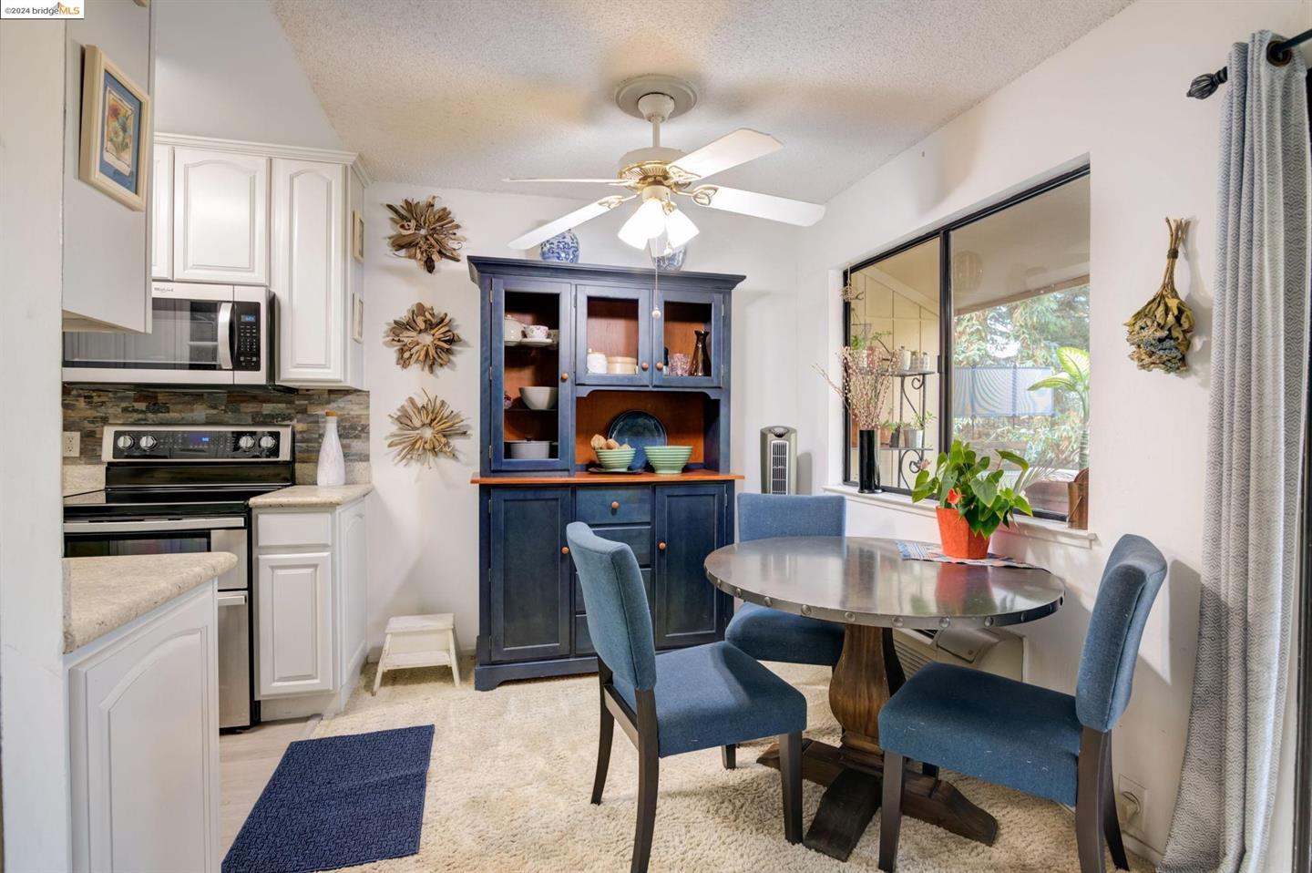 Detail Gallery Image 5 of 19 For 986 Kiely Blvd #D,  Santa Clara,  CA 95051 - 2 Beds | 1 Baths