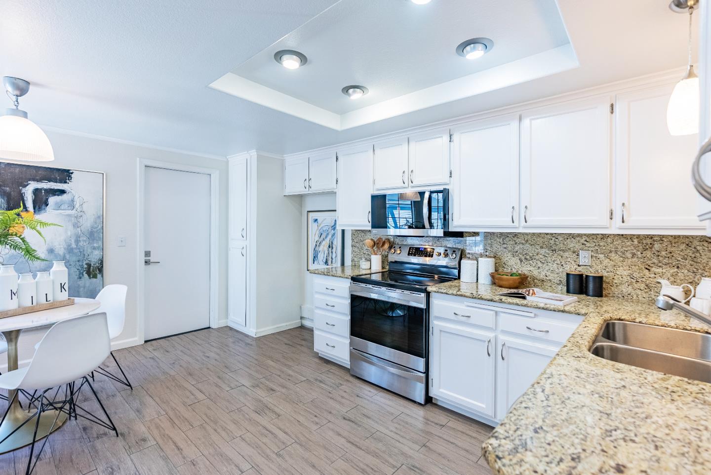 Detail Gallery Image 10 of 25 For 425 Mountain Laurel Ct, Mountain View,  CA 94043 - 2 Beds | 2/1 Baths