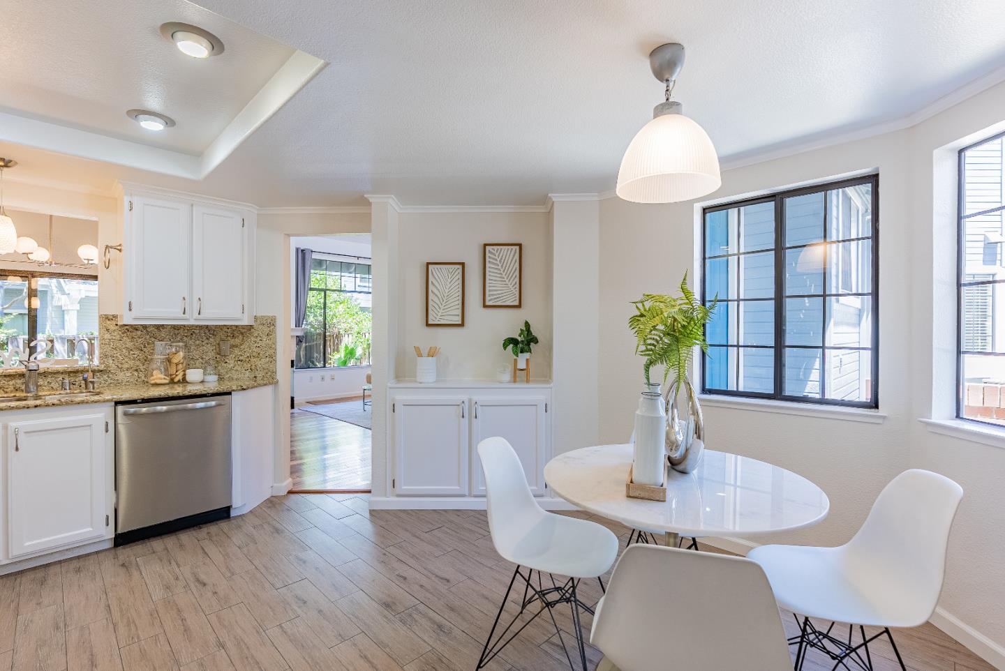 Detail Gallery Image 12 of 25 For 425 Mountain Laurel Ct, Mountain View,  CA 94043 - 2 Beds | 2/1 Baths