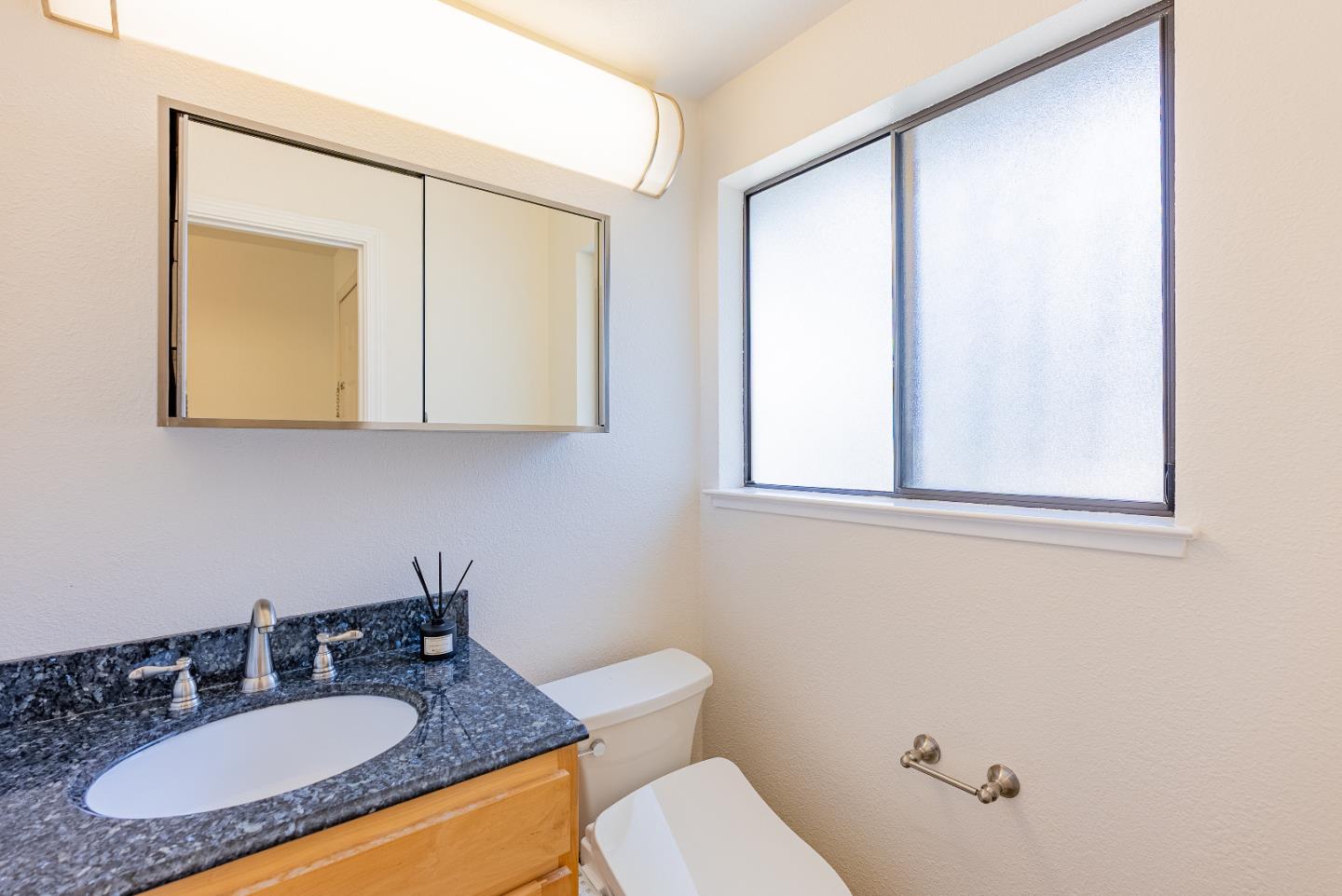 Detail Gallery Image 13 of 25 For 425 Mountain Laurel Ct, Mountain View,  CA 94043 - 2 Beds | 2/1 Baths