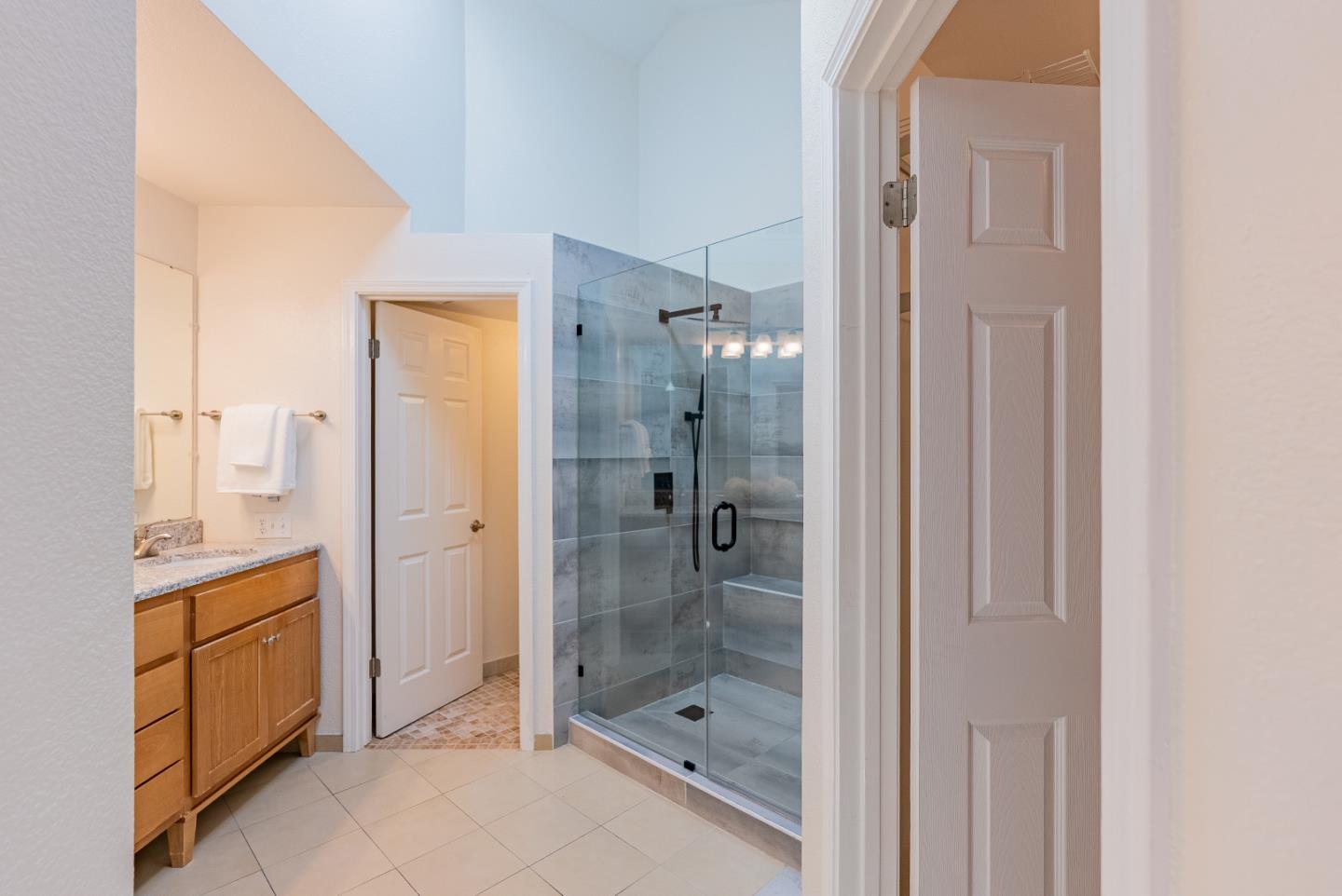 Detail Gallery Image 16 of 25 For 425 Mountain Laurel Ct, Mountain View,  CA 94043 - 2 Beds | 2/1 Baths