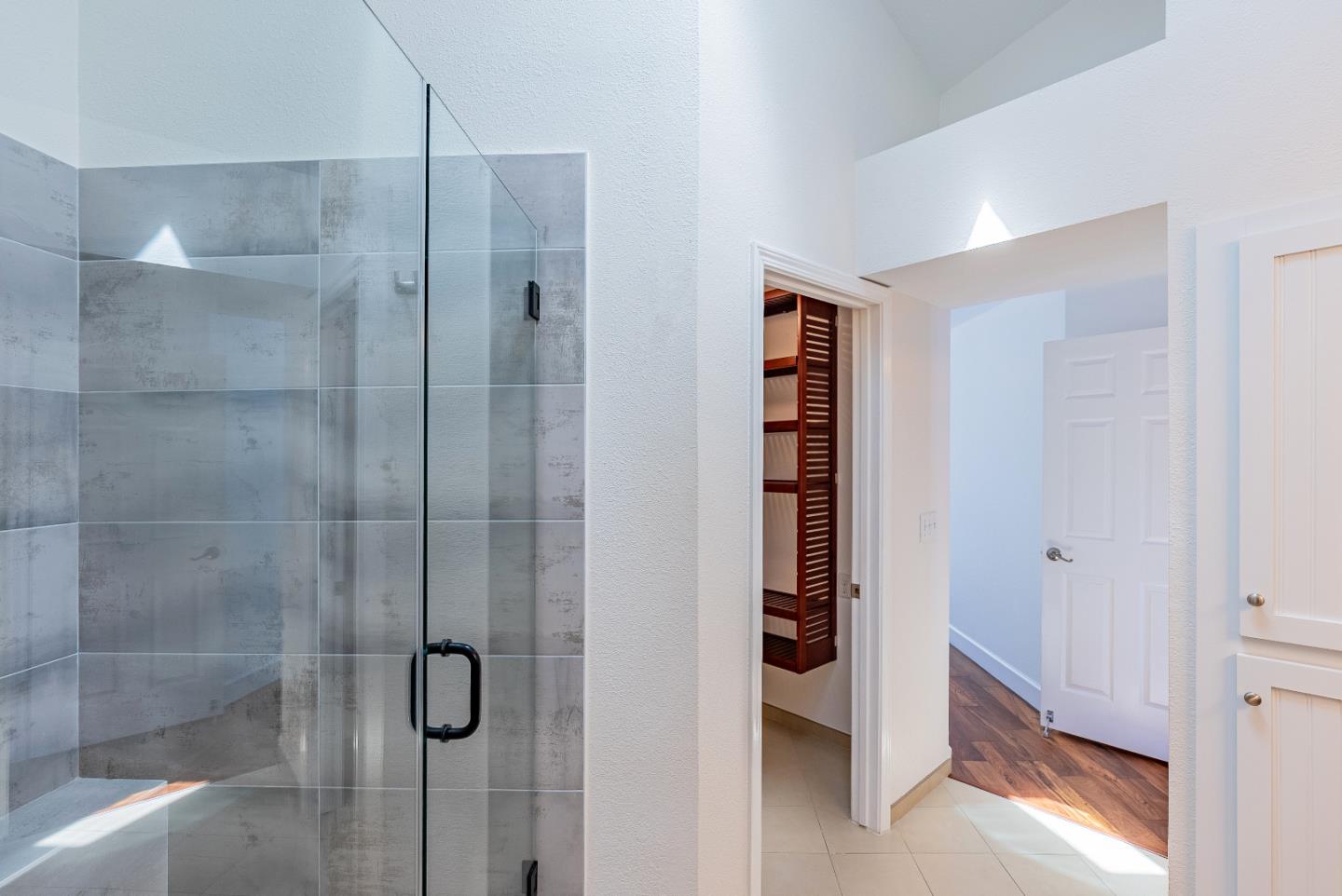 Detail Gallery Image 18 of 25 For 425 Mountain Laurel Ct, Mountain View,  CA 94043 - 2 Beds | 2/1 Baths