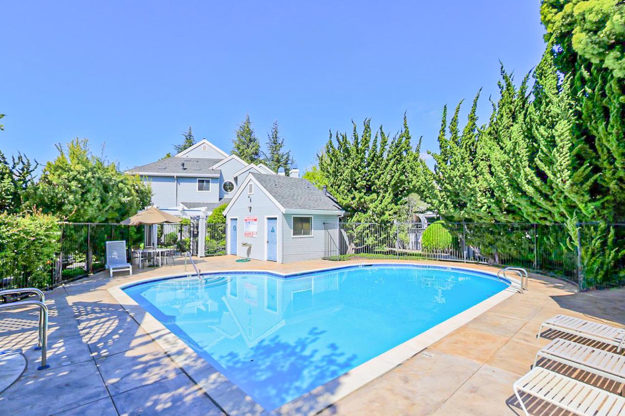 Detail Gallery Image 25 of 25 For 425 Mountain Laurel Ct, Mountain View,  CA 94043 - 2 Beds | 2/1 Baths