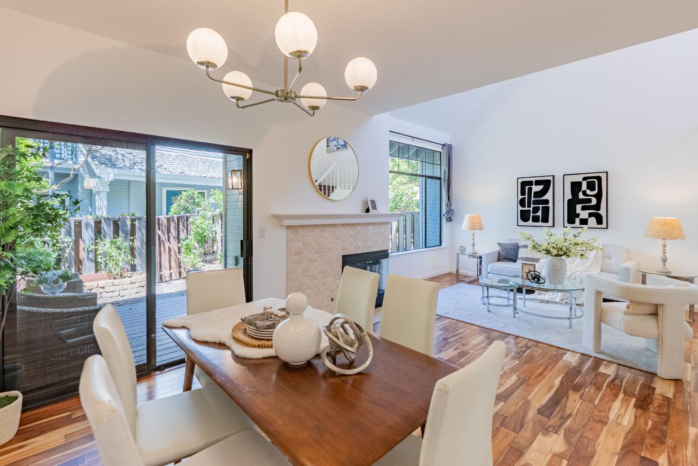 Detail Gallery Image 7 of 25 For 425 Mountain Laurel Ct, Mountain View,  CA 94043 - 2 Beds | 2/1 Baths