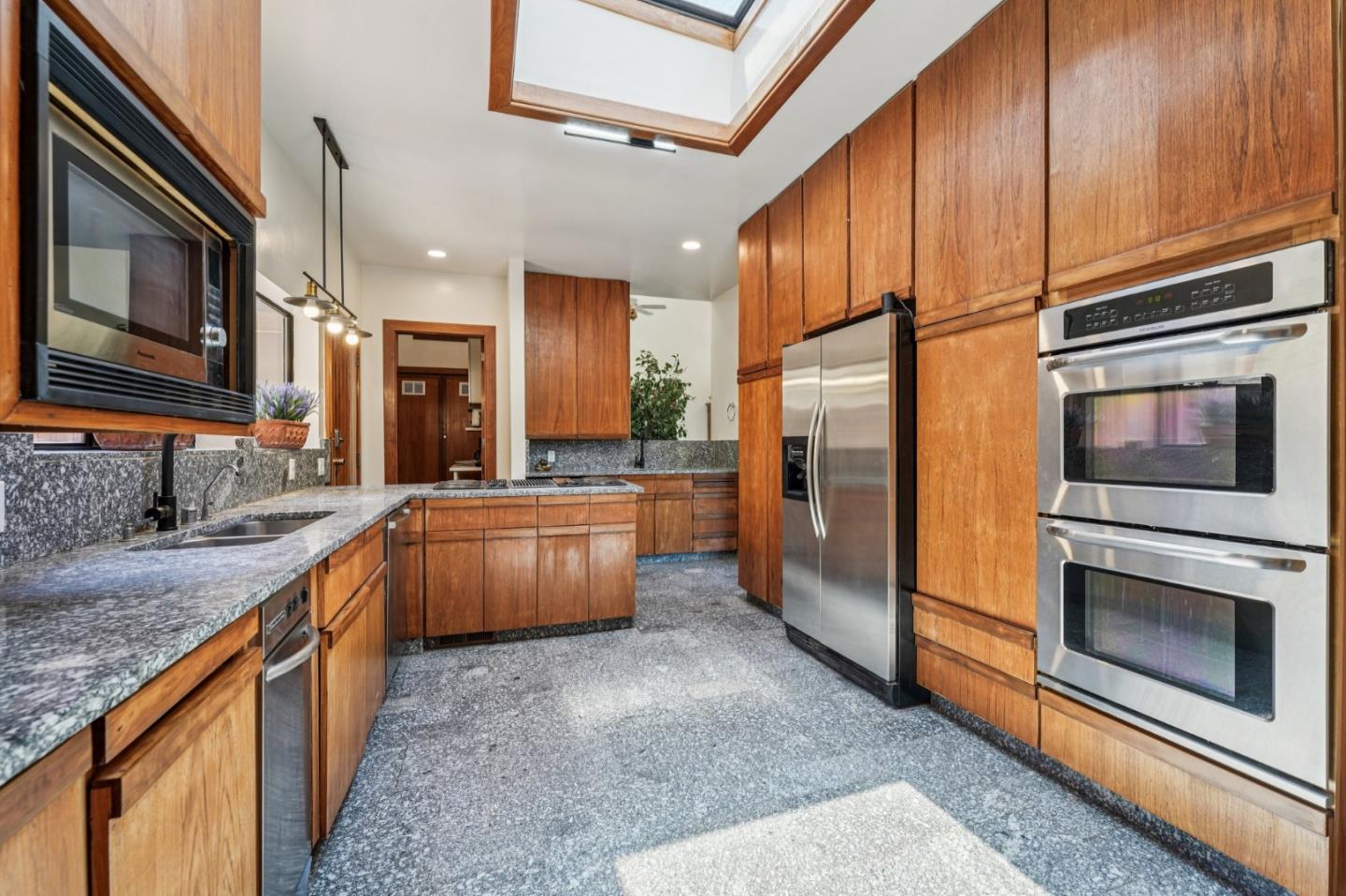 Detail Gallery Image 13 of 68 For 16012 Flintlock Rd, Cupertino,  CA 95014 - 7 Beds | 6/1 Baths