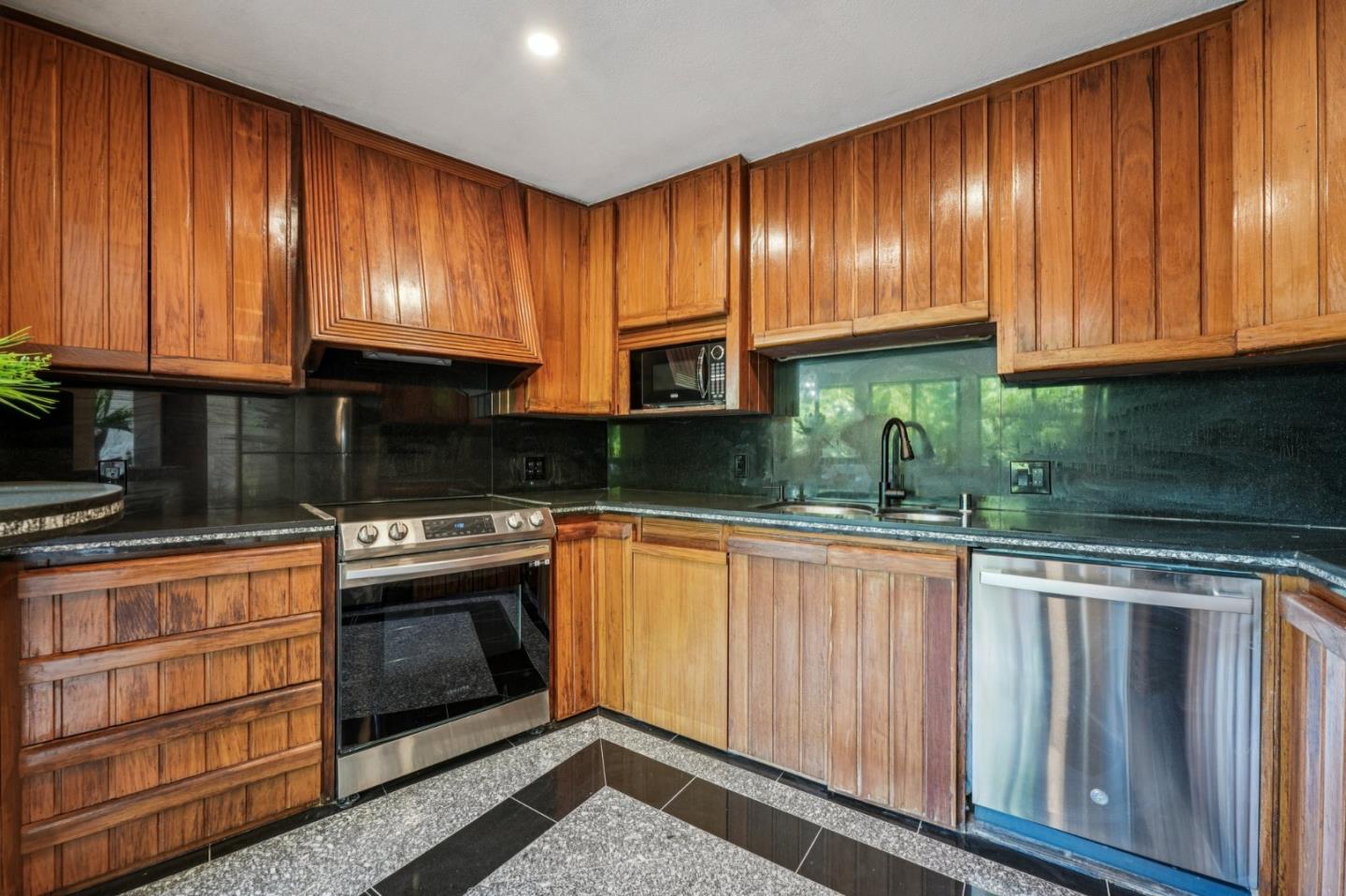 Detail Gallery Image 33 of 68 For 16012 Flintlock Rd, Cupertino,  CA 95014 - 7 Beds | 6/1 Baths