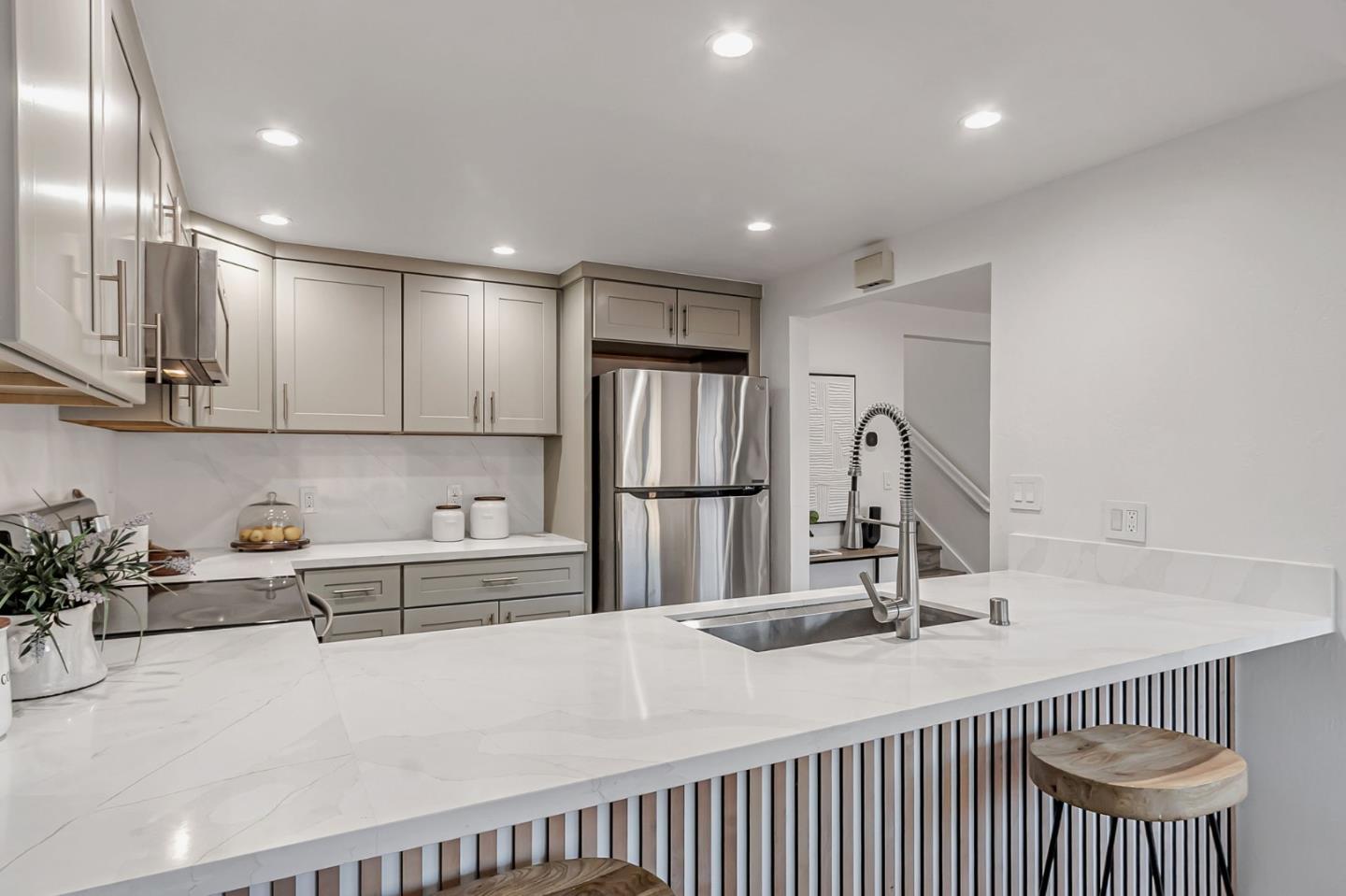 Detail Gallery Image 5 of 65 For 10871 Northforde Dr, Cupertino,  CA 95014 - 3 Beds | 2 Baths