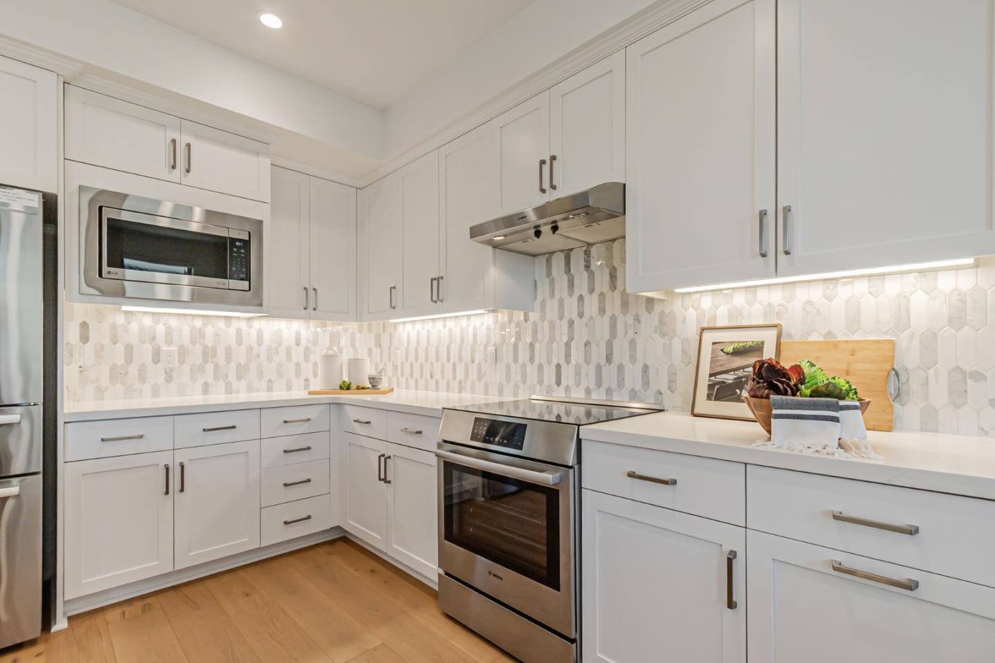 Detail Gallery Image 10 of 40 For 1225 Verano Rd, Mountain View,  CA 94043 - 3 Beds | 3 Baths