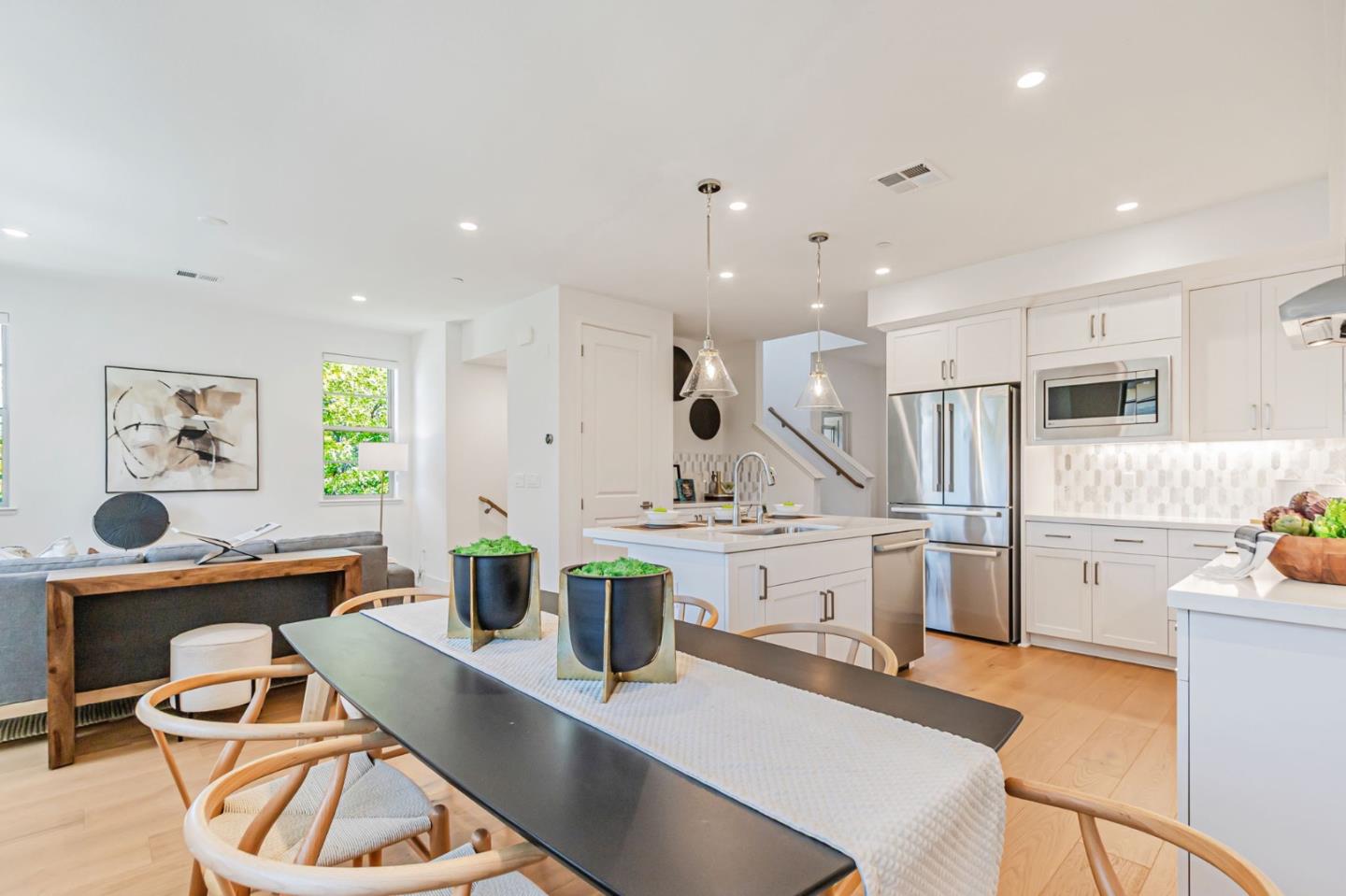 Detail Gallery Image 13 of 40 For 1225 Verano Rd, Mountain View,  CA 94043 - 3 Beds | 3 Baths