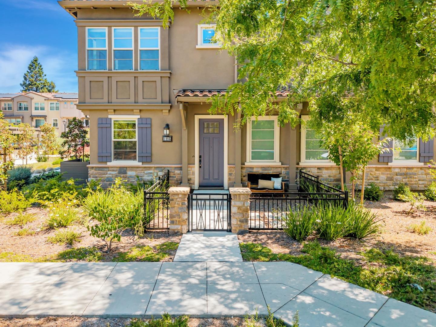 Detail Gallery Image 3 of 40 For 1225 Verano Rd, Mountain View,  CA 94043 - 3 Beds | 3 Baths