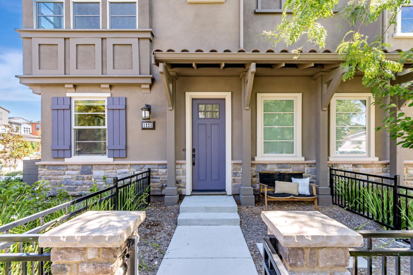 Detail Gallery Image 4 of 40 For 1225 Verano Rd, Mountain View,  CA 94043 - 3 Beds | 3 Baths