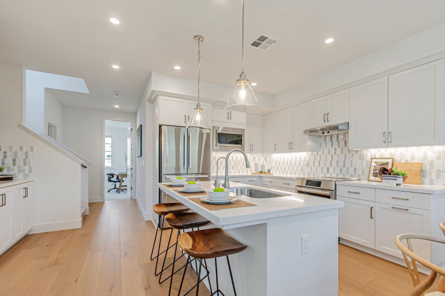 Detail Gallery Image 7 of 40 For 1225 Verano Rd, Mountain View,  CA 94043 - 3 Beds | 3 Baths