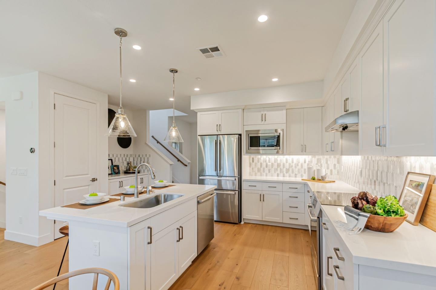 Detail Gallery Image 9 of 40 For 1225 Verano Rd, Mountain View,  CA 94043 - 3 Beds | 3 Baths