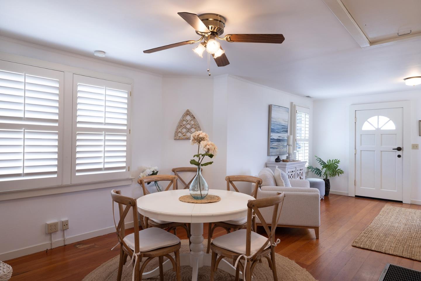 Detail Gallery Image 11 of 30 For 119 Fountain Ave, Pacific Grove,  CA 93950 - 2 Beds | 2 Baths