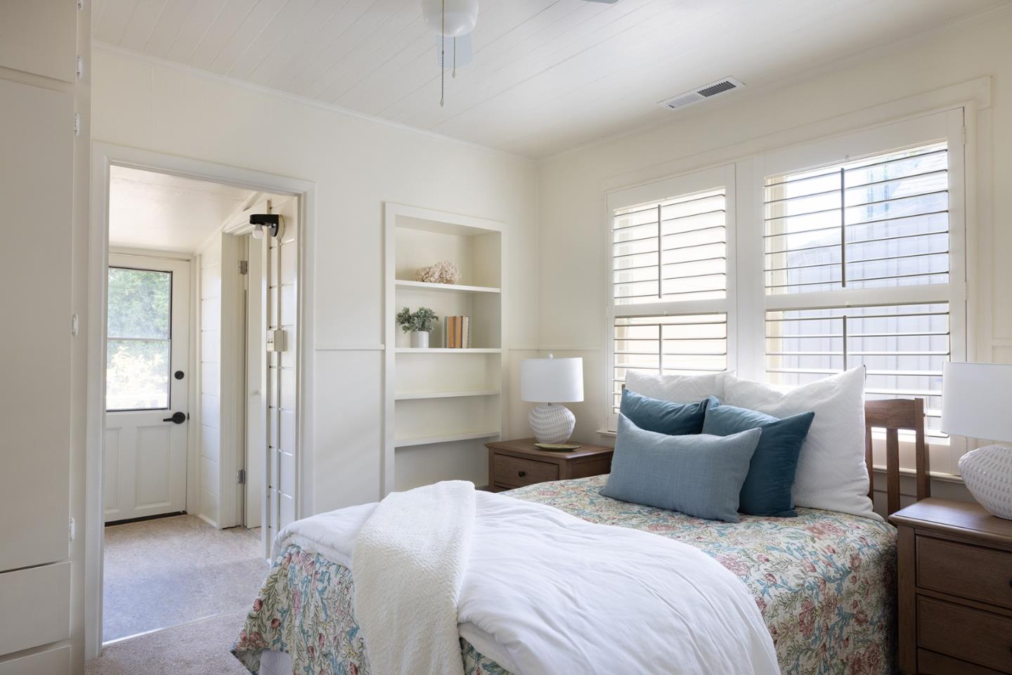 Detail Gallery Image 14 of 30 For 119 Fountain Ave, Pacific Grove,  CA 93950 - 2 Beds | 2 Baths