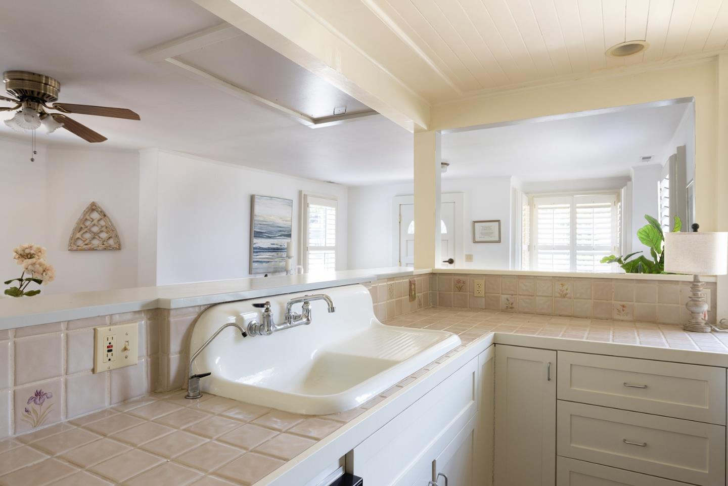 Detail Gallery Image 15 of 30 For 119 Fountain Ave, Pacific Grove,  CA 93950 - 2 Beds | 2 Baths