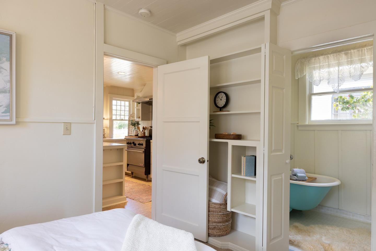 Detail Gallery Image 18 of 30 For 119 Fountain Ave, Pacific Grove,  CA 93950 - 2 Beds | 2 Baths