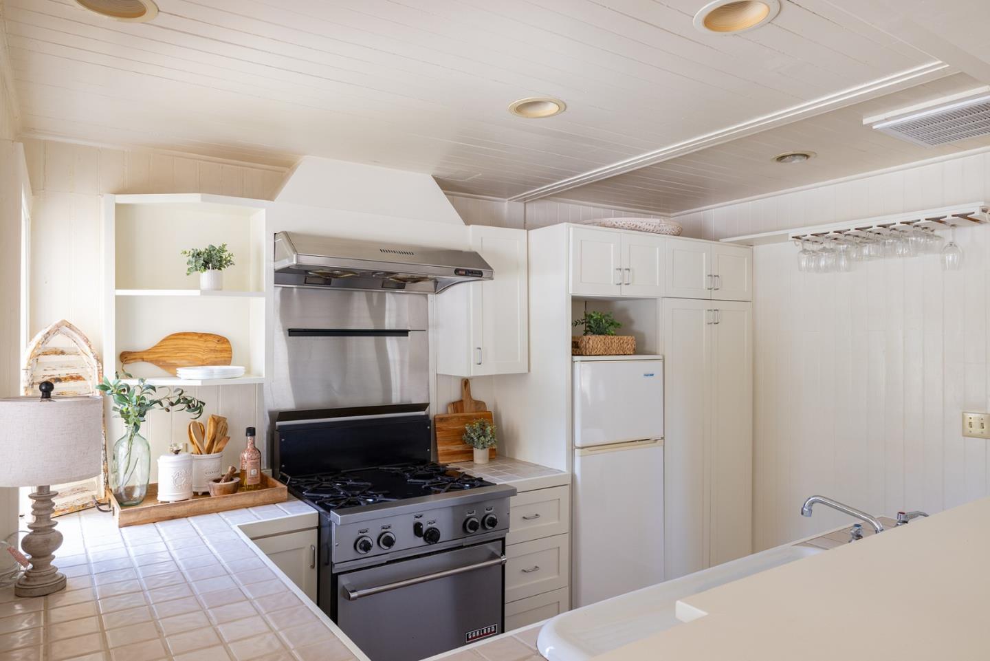Detail Gallery Image 24 of 30 For 119 Fountain Ave, Pacific Grove,  CA 93950 - 2 Beds | 2 Baths