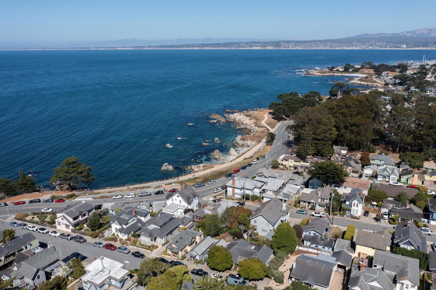 Detail Gallery Image 28 of 30 For 119 Fountain Ave, Pacific Grove,  CA 93950 - 2 Beds | 2 Baths