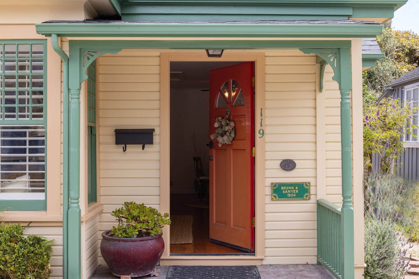 Detail Gallery Image 5 of 30 For 119 Fountain Ave, Pacific Grove,  CA 93950 - 2 Beds | 2 Baths