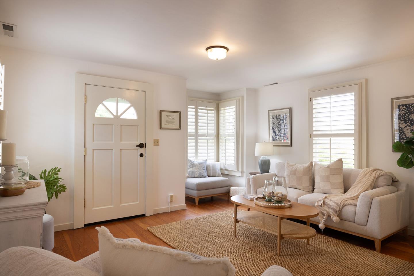 Detail Gallery Image 9 of 30 For 119 Fountain Ave, Pacific Grove,  CA 93950 - 2 Beds | 2 Baths