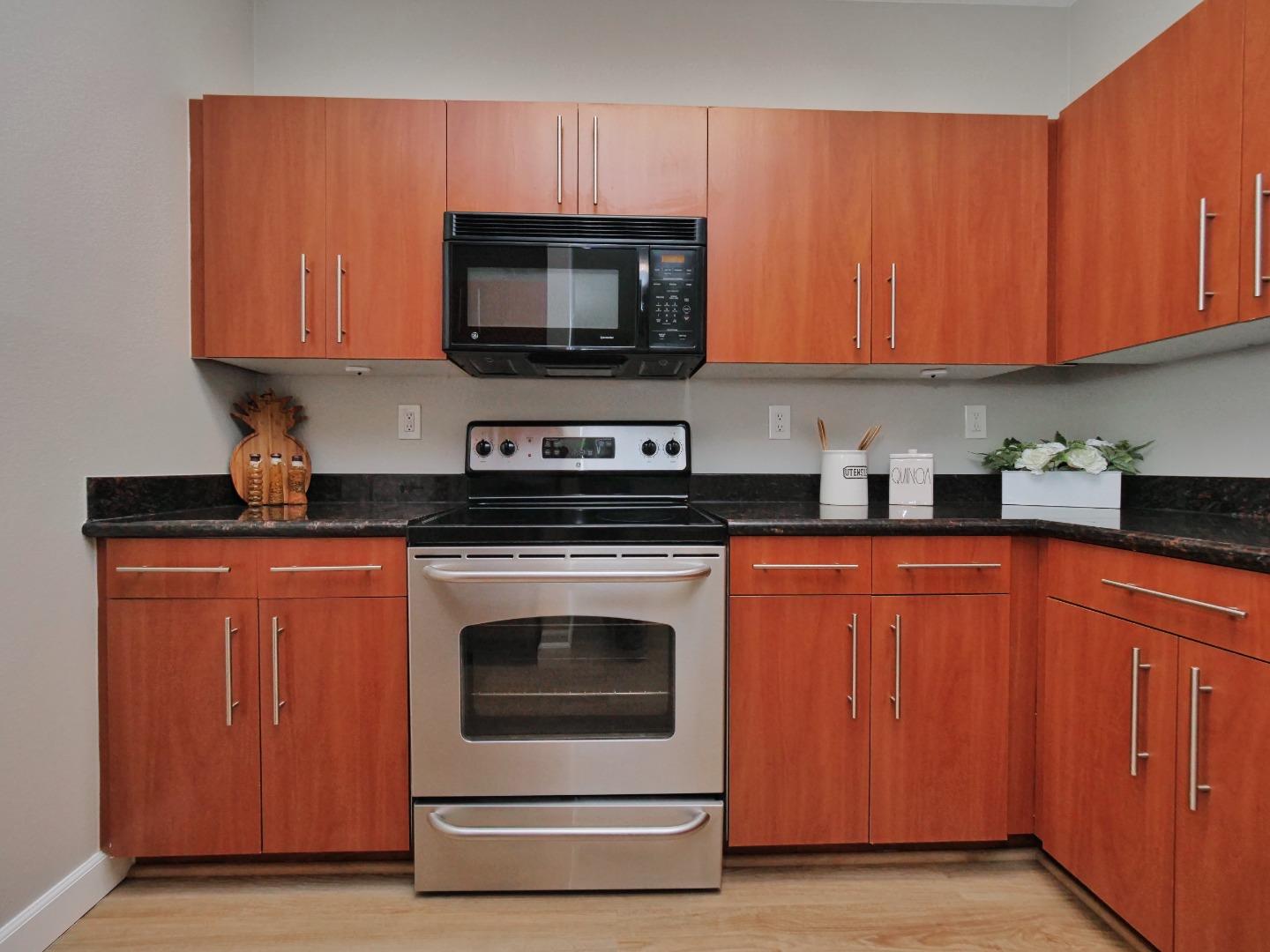 Detail Gallery Image 3 of 144 For 1060 S 3rd St #115,  San Jose,  CA 95112 - 2 Beds | 2 Baths