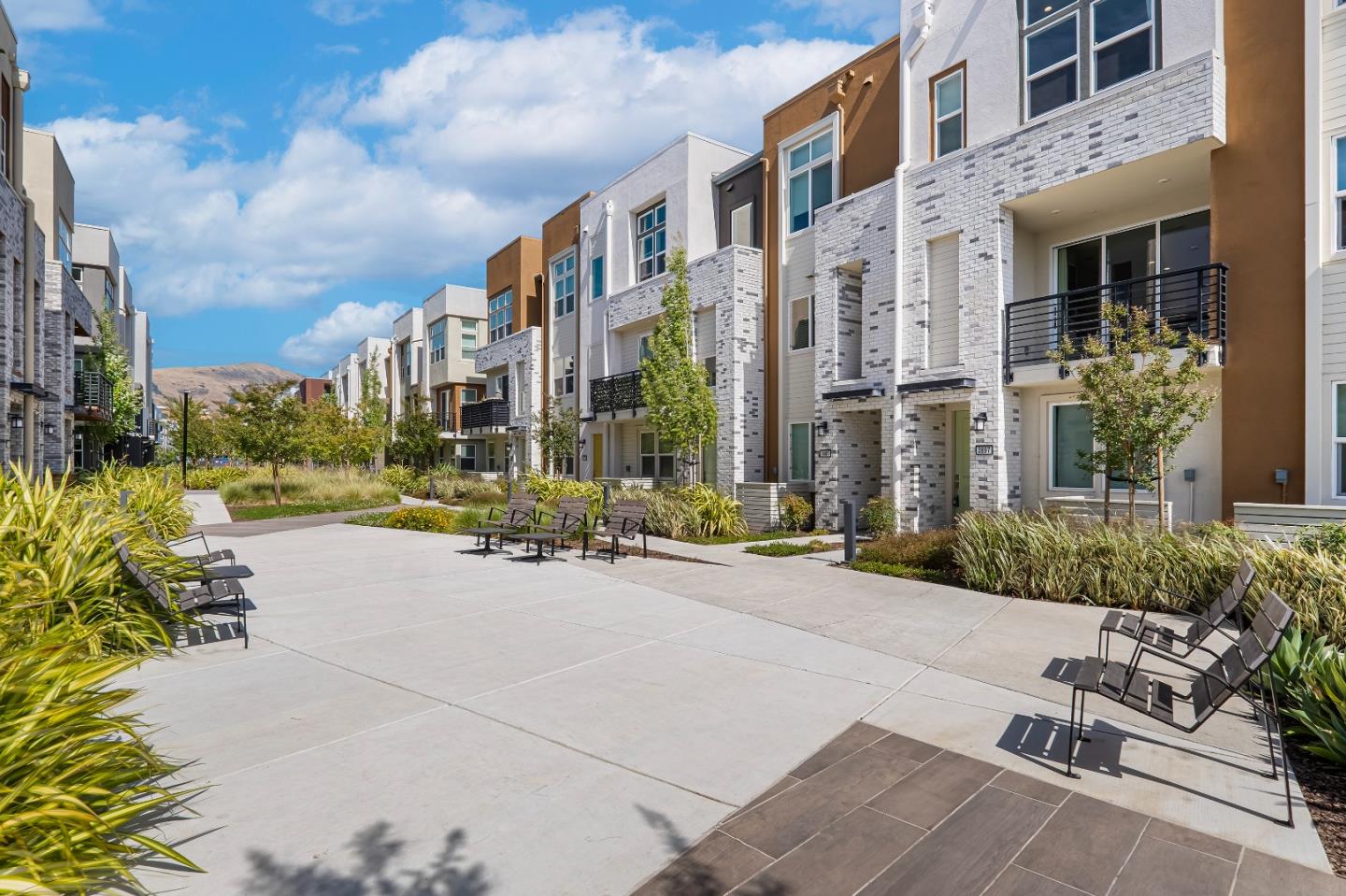 Detail Gallery Image 2 of 39 For 3697 Access Cmn, Fremont,  CA 94538 - 2 Beds | 2/1 Baths