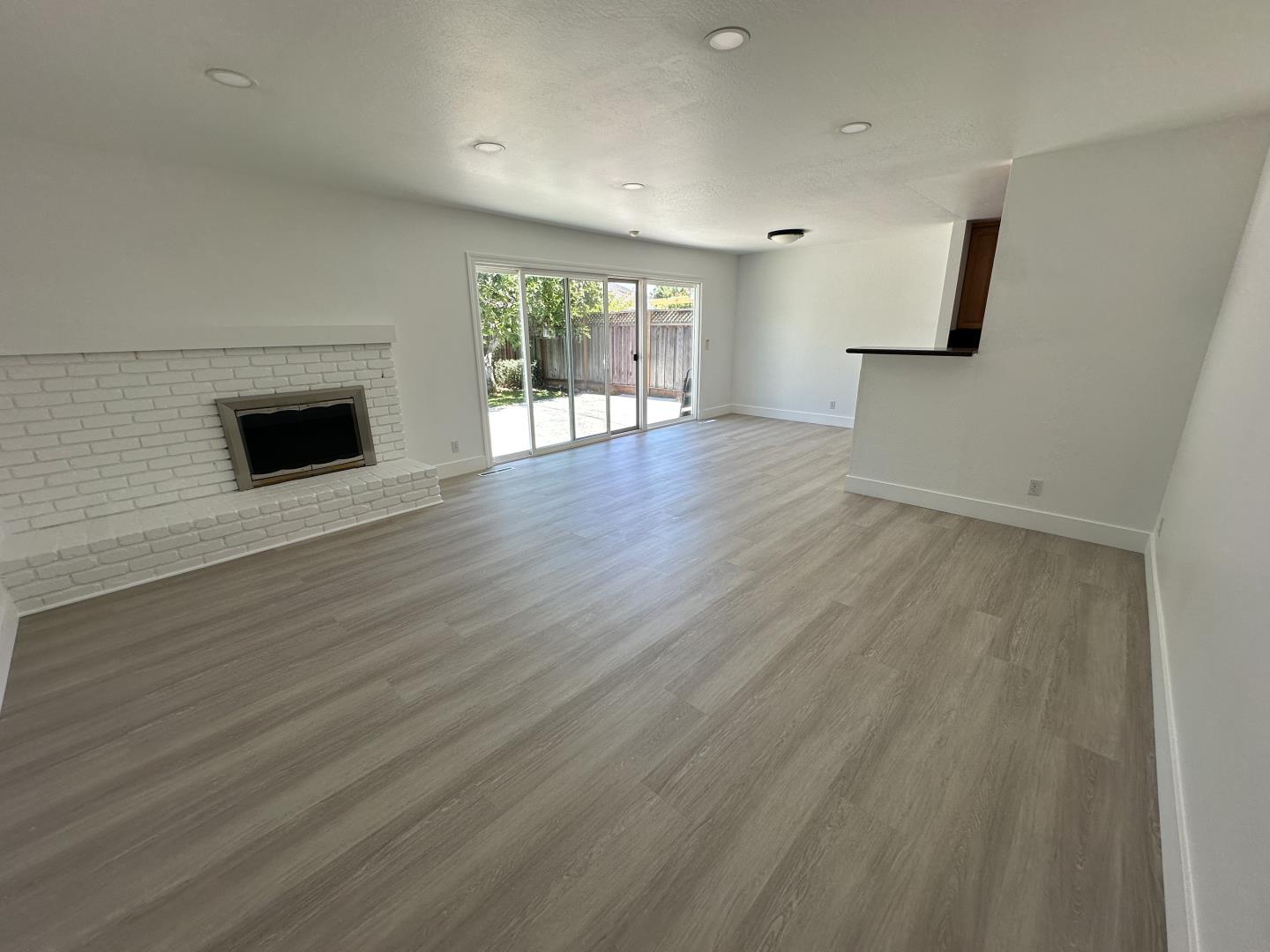 Detail Gallery Image 5 of 18 For 467 Luther Dr, Santa Clara,  CA 95051 - 3 Beds | 2 Baths