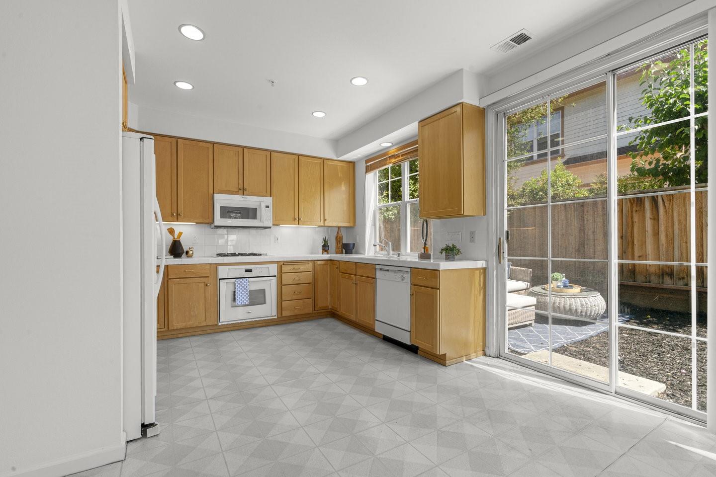 Detail Gallery Image 21 of 51 For 87 Chester Cir, Los Altos,  CA 94022 - 3 Beds | 2/1 Baths