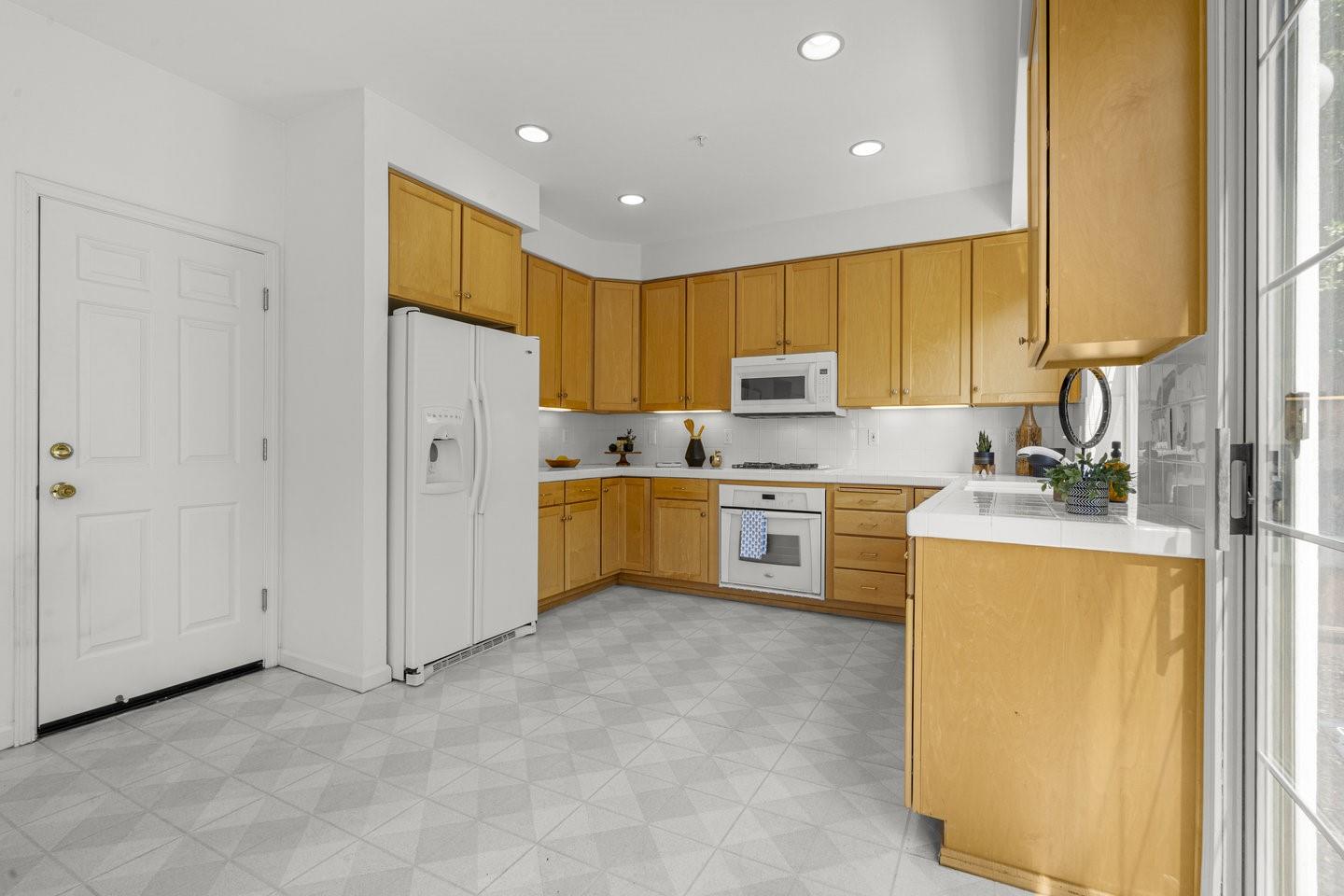 Detail Gallery Image 22 of 51 For 87 Chester Cir, Los Altos,  CA 94022 - 3 Beds | 2/1 Baths