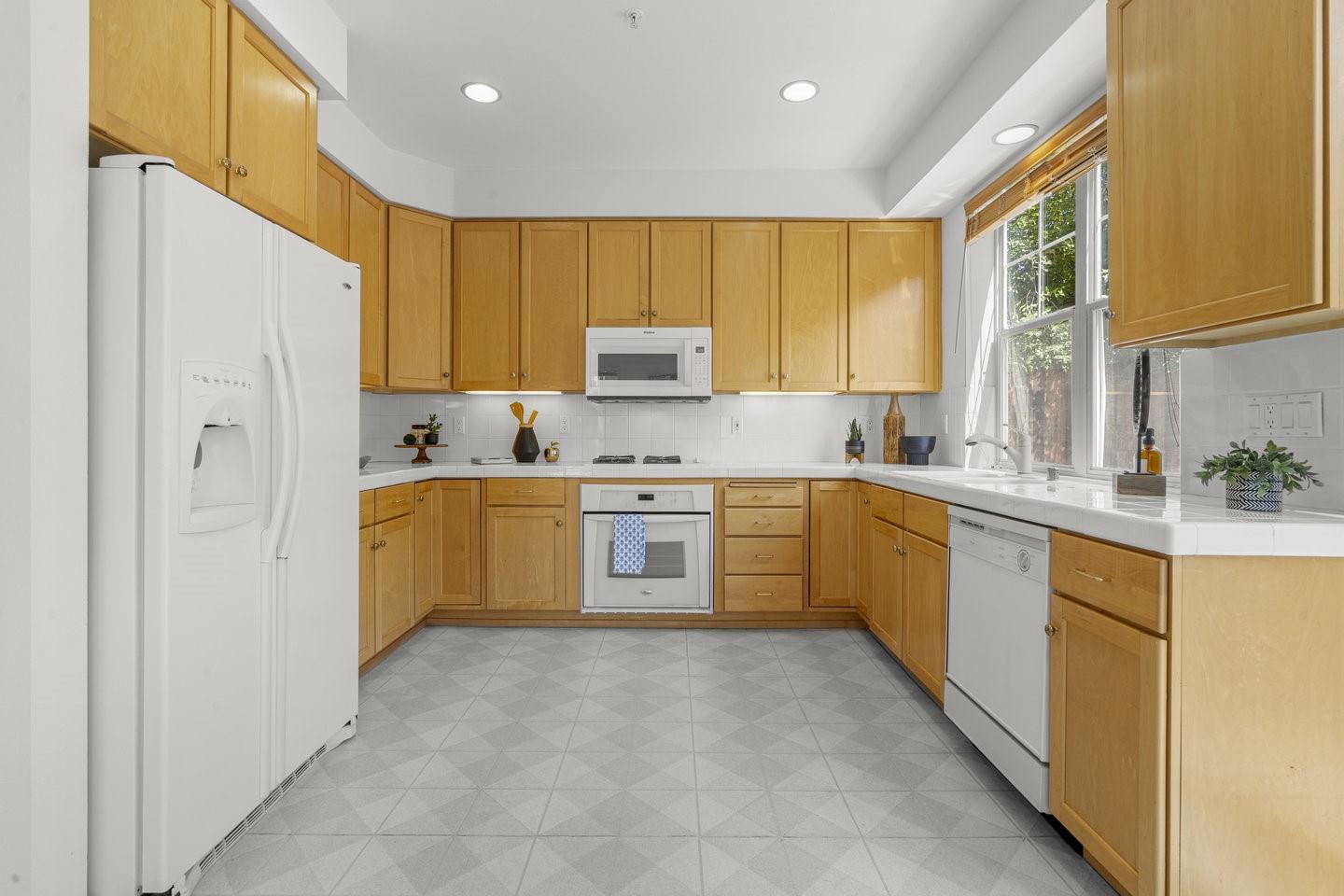 Detail Gallery Image 23 of 51 For 87 Chester Cir, Los Altos,  CA 94022 - 3 Beds | 2/1 Baths