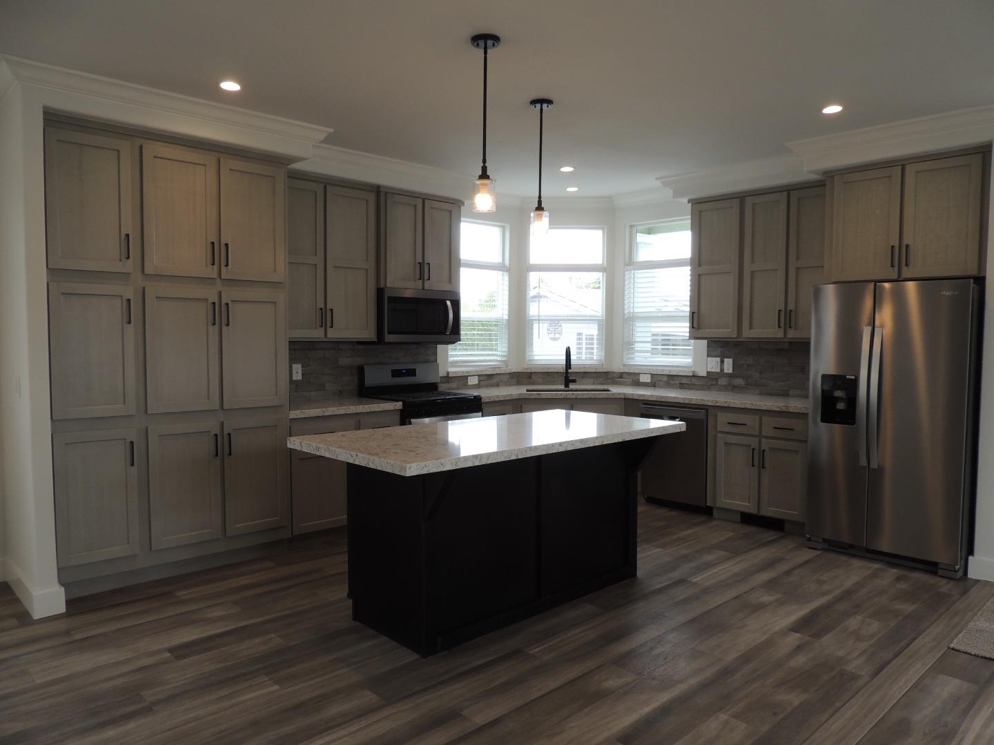 Detail Gallery Image 5 of 12 For 144 Holm Rd #93,  Watsonville,  CA 95076 - 3 Beds | 2 Baths