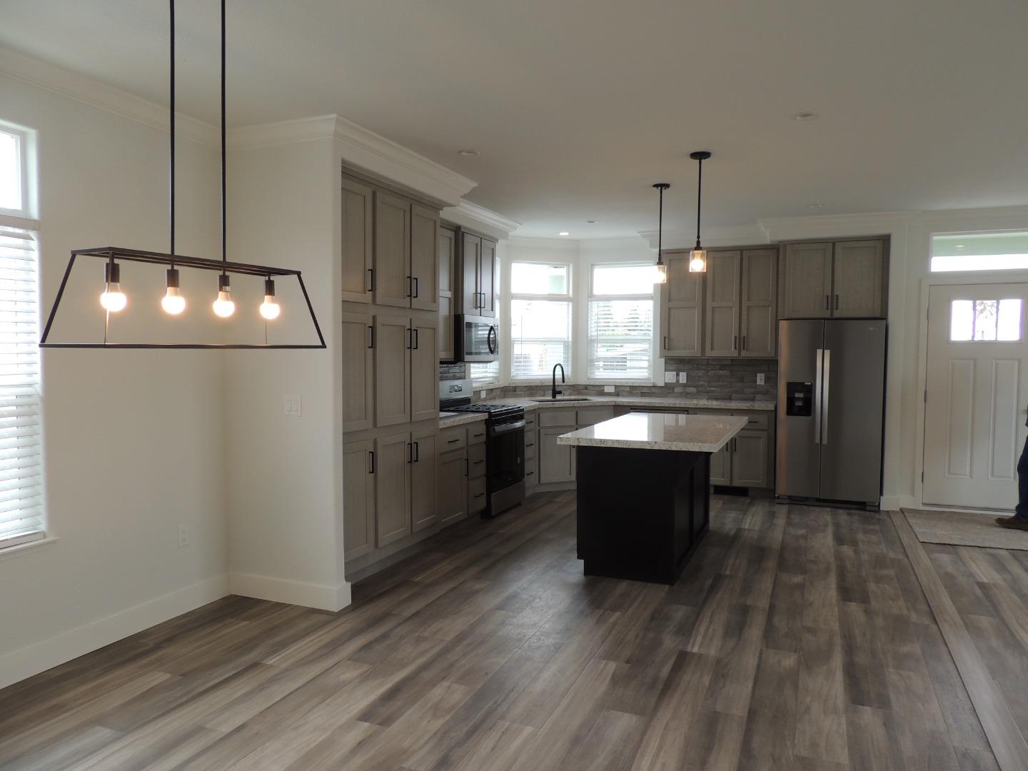 Detail Gallery Image 6 of 12 For 144 Holm Rd #93,  Watsonville,  CA 95076 - 3 Beds | 2 Baths