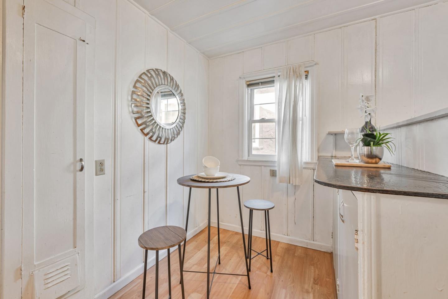 Detail Gallery Image 10 of 26 For 1015 Valota Rd, Redwood City,  CA 94061 - 2 Beds | 1 Baths