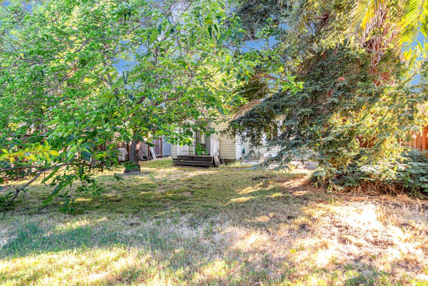 Detail Gallery Image 25 of 26 For 1015 Valota Rd, Redwood City,  CA 94061 - 2 Beds | 1 Baths