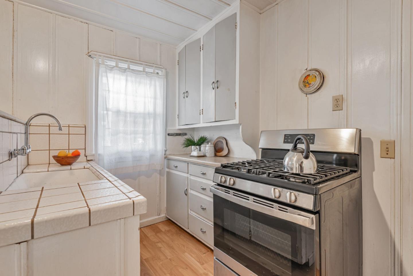 Detail Gallery Image 7 of 26 For 1015 Valota Rd, Redwood City,  CA 94061 - 2 Beds | 1 Baths