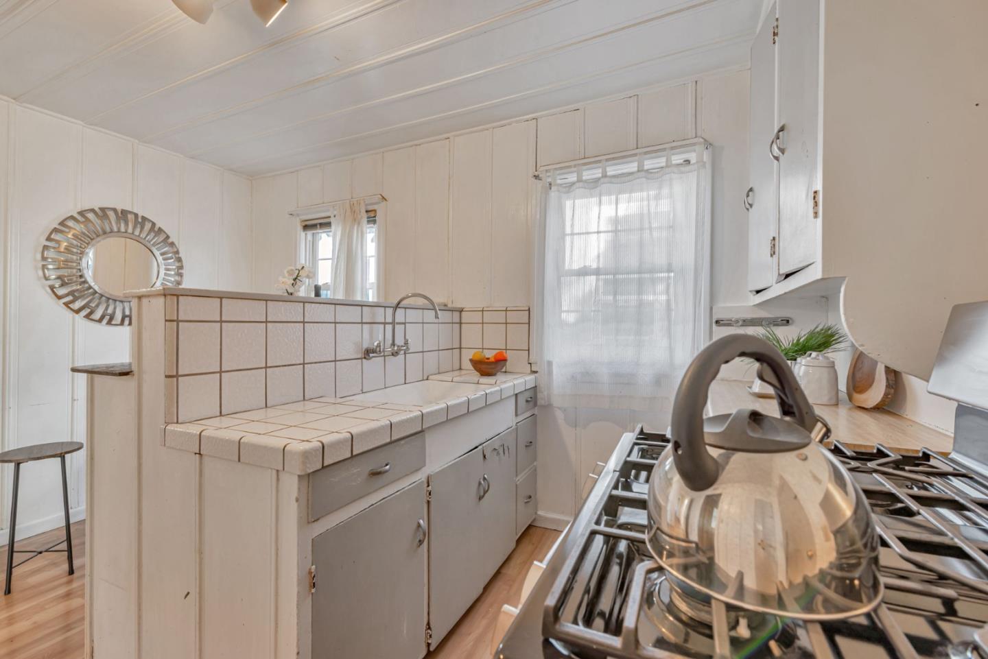 Detail Gallery Image 8 of 26 For 1015 Valota Rd, Redwood City,  CA 94061 - 2 Beds | 1 Baths