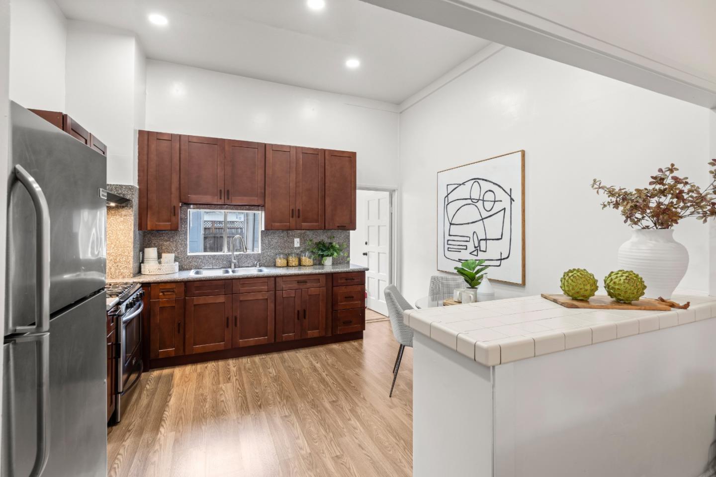 Detail Gallery Image 12 of 64 For 1338 York St, San Francisco,  CA 94110 - 3 Beds | 1 Baths